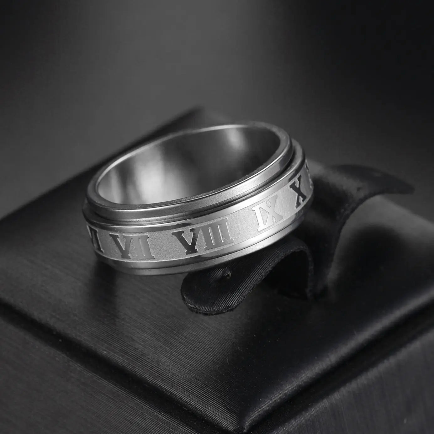 Bague Fidget Rotative en Acier Inoxydable – Chiffres Romains