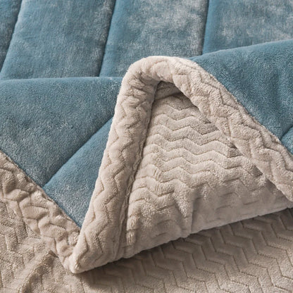 3-Layer Ribbed Velvet Blanket – Warm &amp; Cozy for Winter